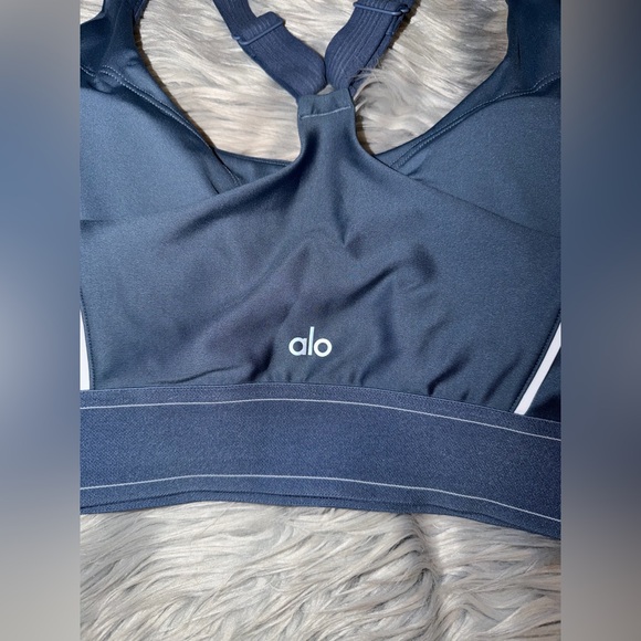 ALO airlift suit up bra - Picture 4 of 6